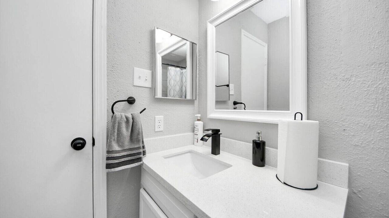 Photo of Bathroom in Pecan Grove