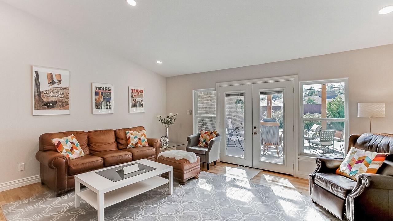 Photo of Livingroom in Far North Dallas