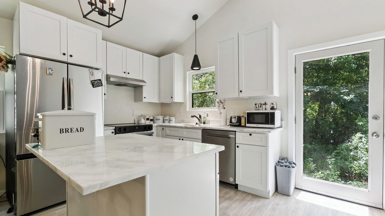 Photo of Kitchen in New Aurora - English Turn