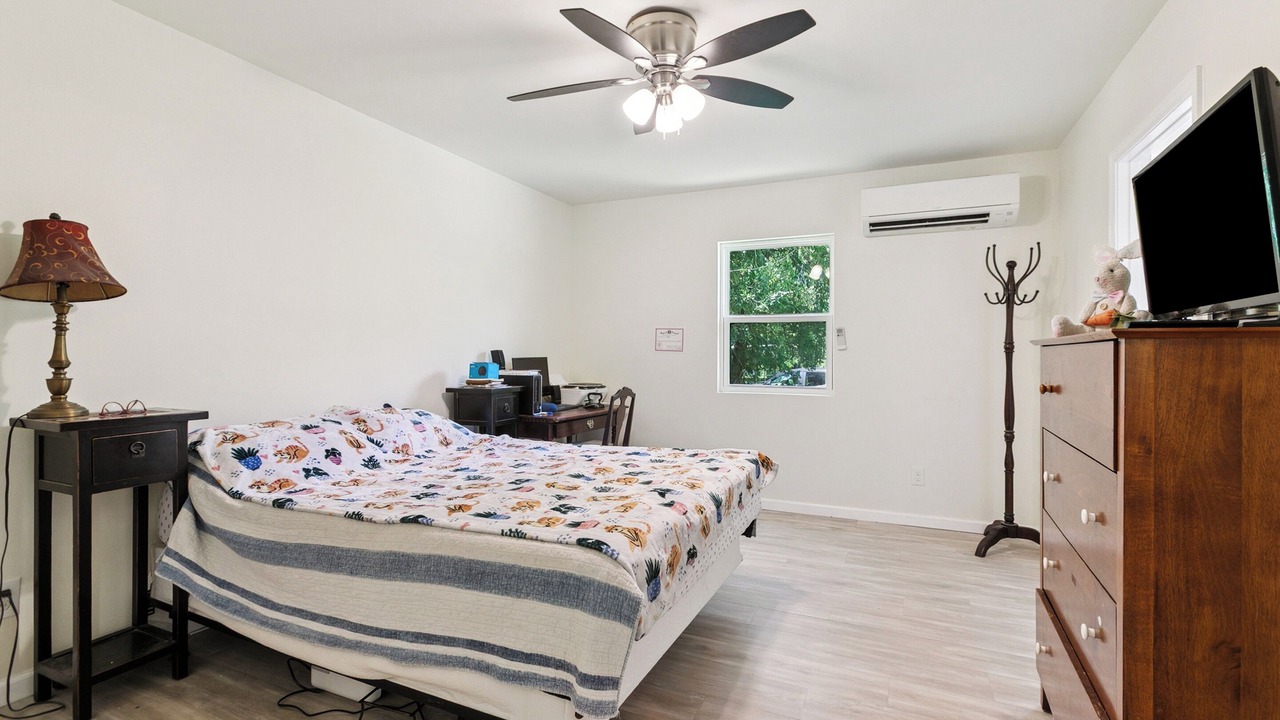Photo of Bedroom in New Aurora - English Turn