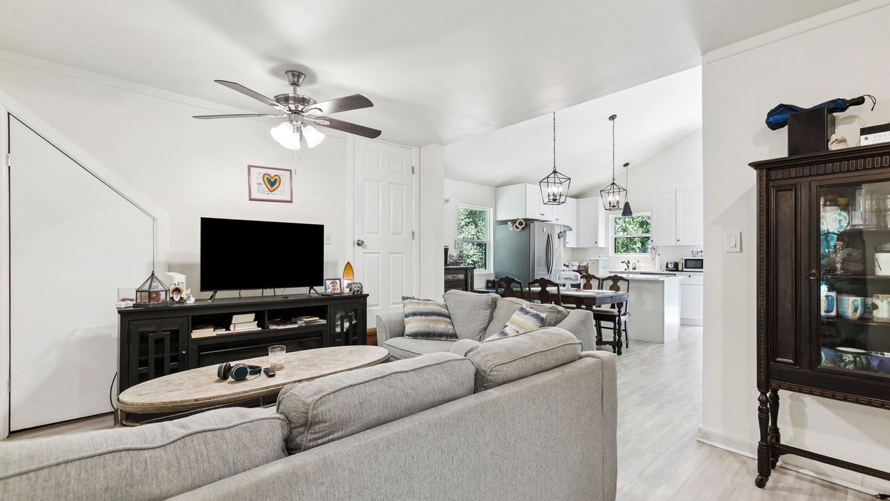 Photo of Livingroom in New Aurora - English Turn
