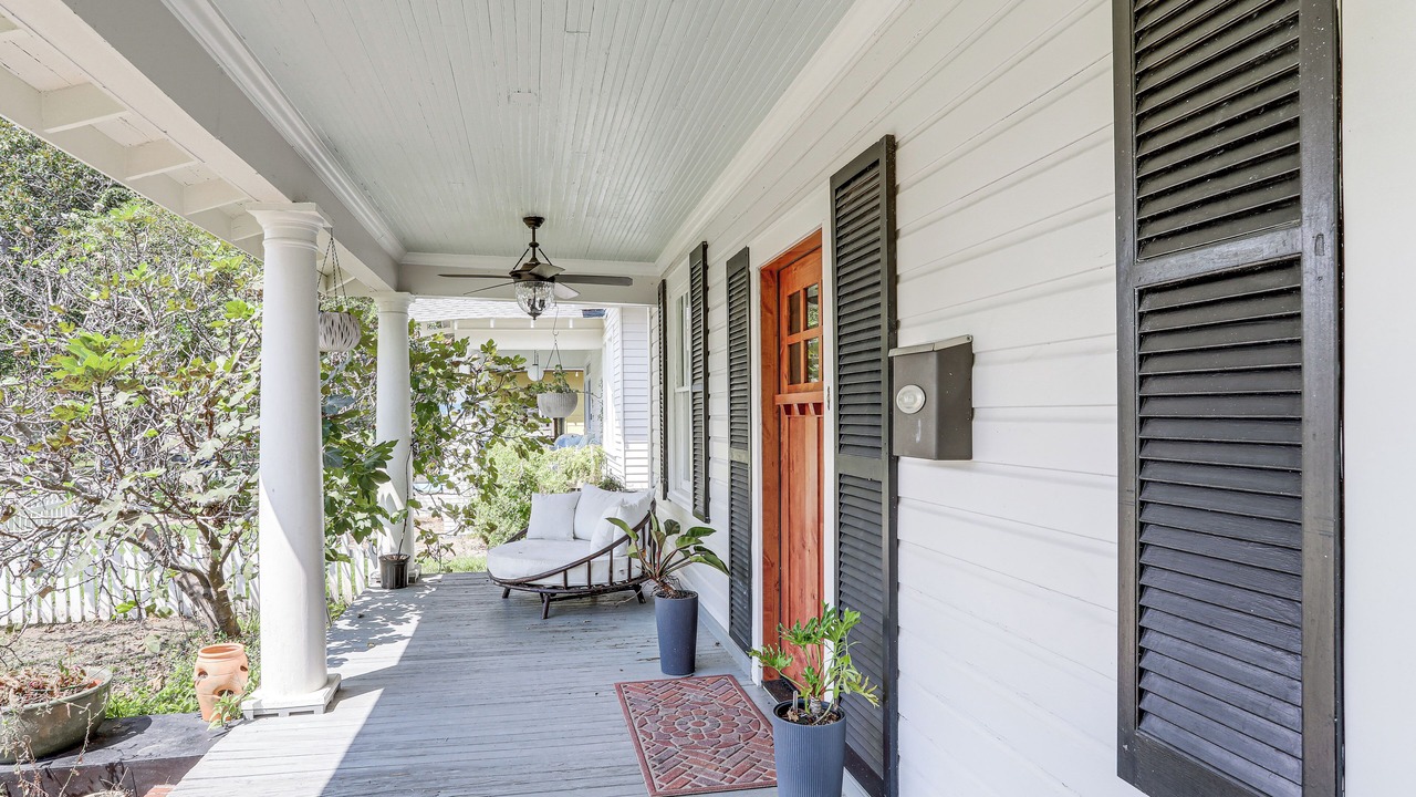 Photo of Patio Balcony in Roseland Terrace Historic District