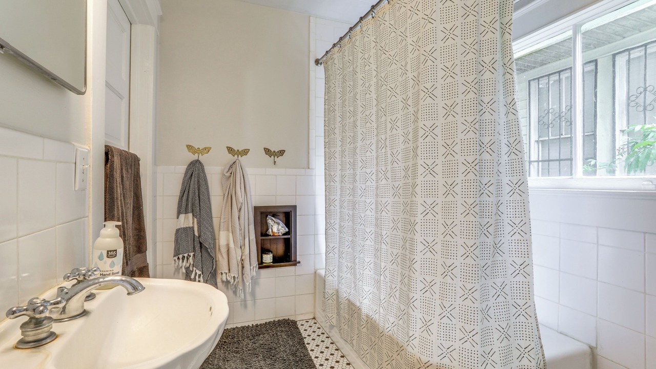 Photo of Bathroom in Roseland Terrace Historic District