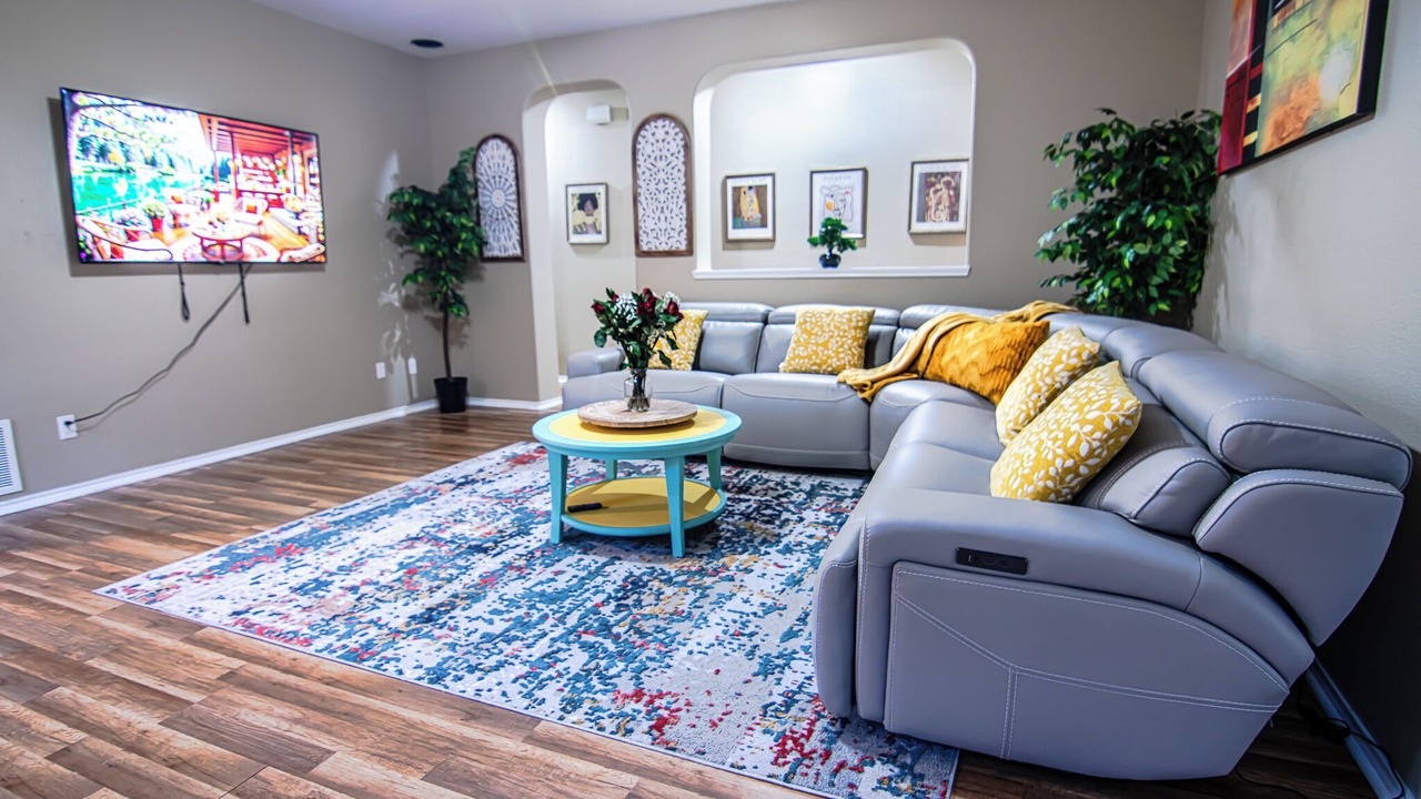 Photo of Livingroom in McNeil