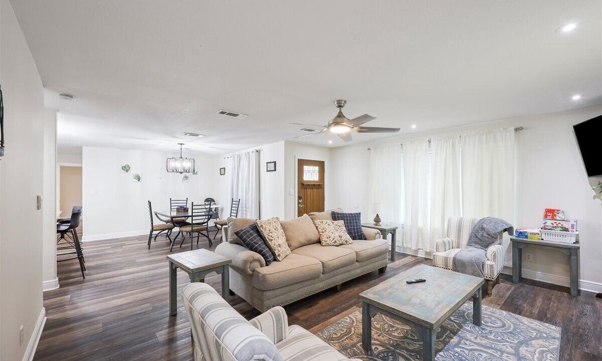 Photo of Livingroom in Bridge City