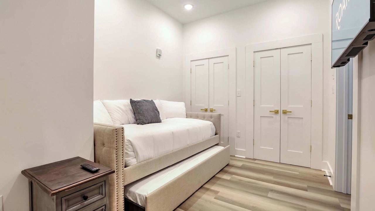 Photo of Bedroom in Arts/Warehouse District