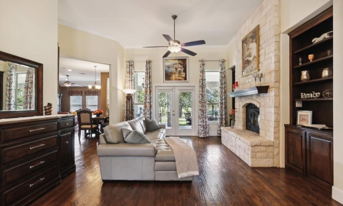 Photo of Livingroom in Johnson County