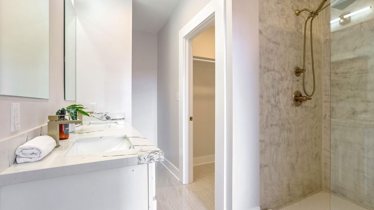Photo of Bathroom in Arts/Warehouse District