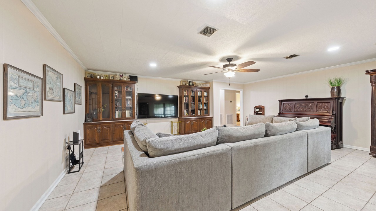 Photo of Livingroom in Broussard