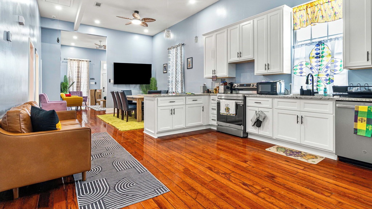 Photo of Livingroom in Central City