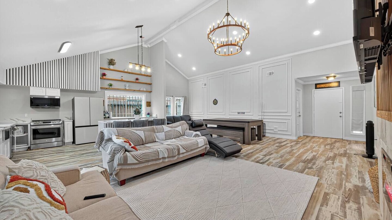 Photo of Livingroom in Garden Oaks