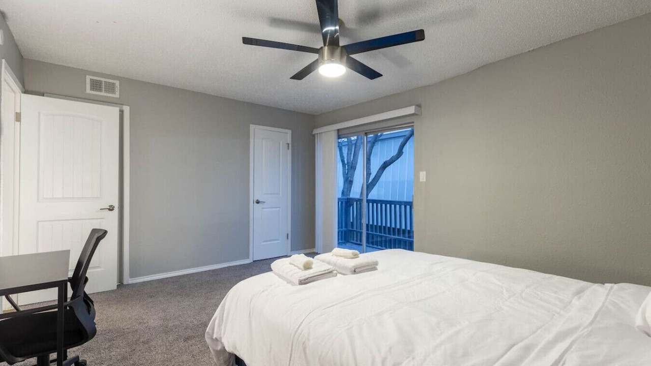 Photo of Bedroom in Central Arlington