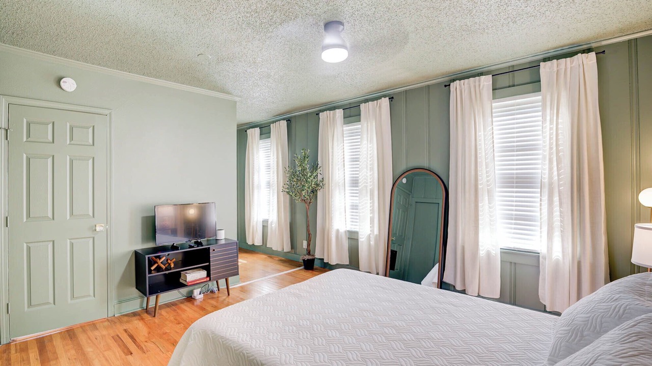 Photo of Bedroom in Highland Historic District