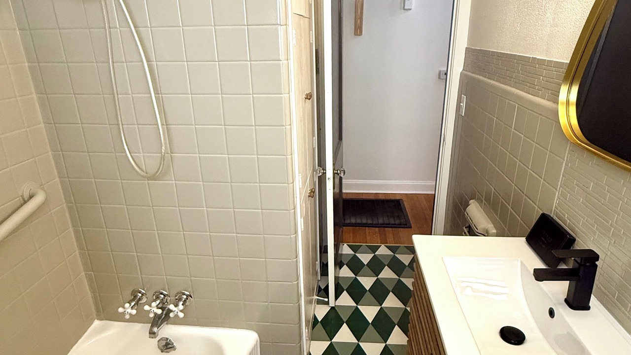 Photo of Bathroom in Highland Historic District