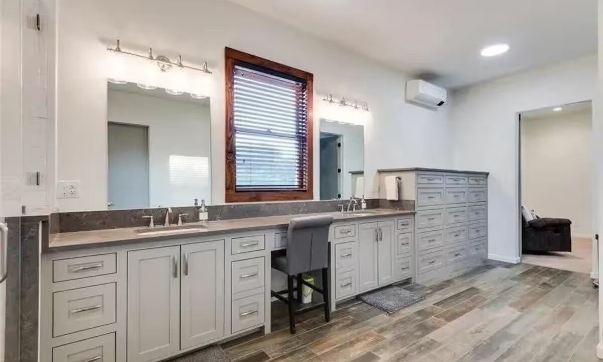 Photo of Bathroom in Era