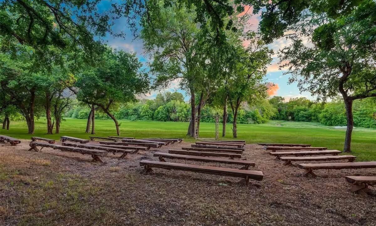 Photo of Outdoor in Era