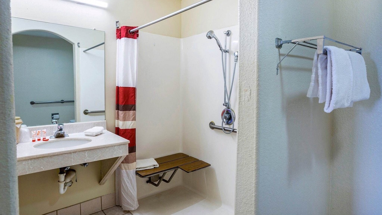 Photo of Bathroom in Port Allen