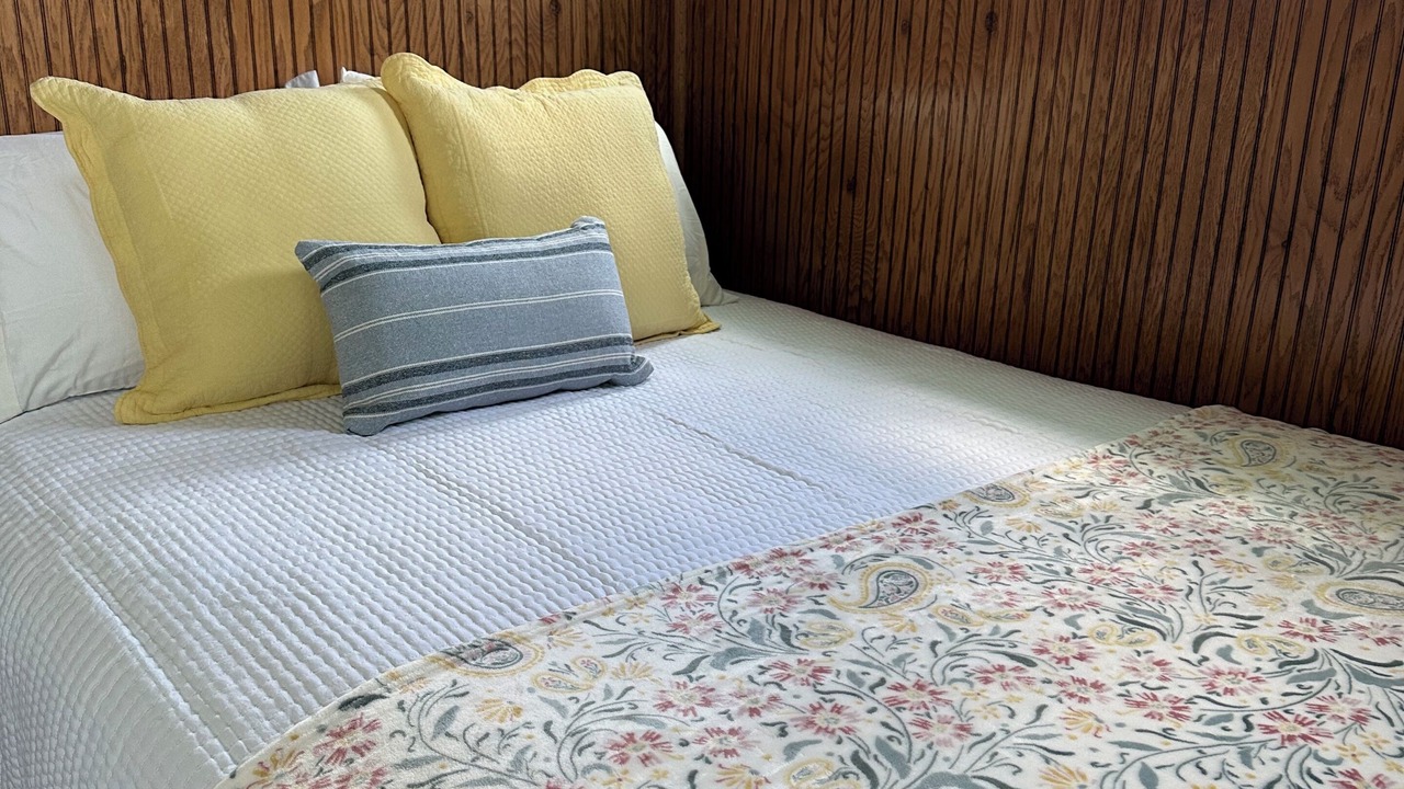 Photo of Bedroom in Golden Meadow