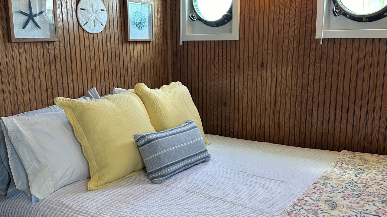 Photo of Bedroom in Golden Meadow