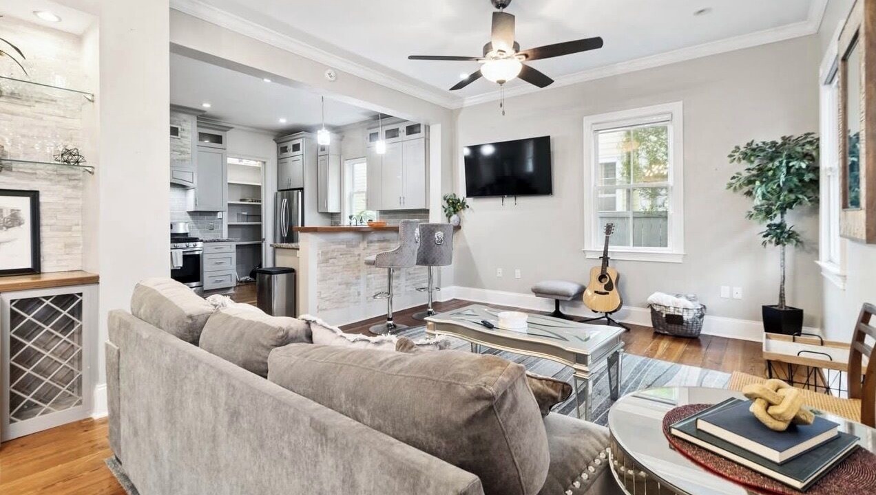 Photo of Livingroom in Irish Channel