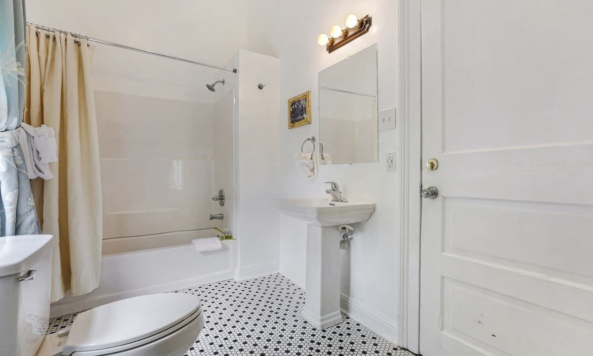 Photo of Bathroom in Freret