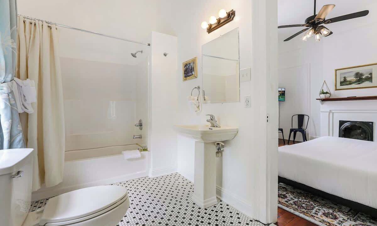 Photo of Bathroom in Freret