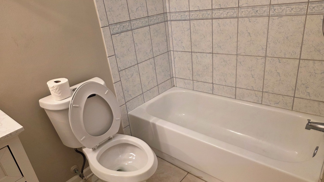 Photo of Bathroom in Kenner - Louis Armstrong International Airport