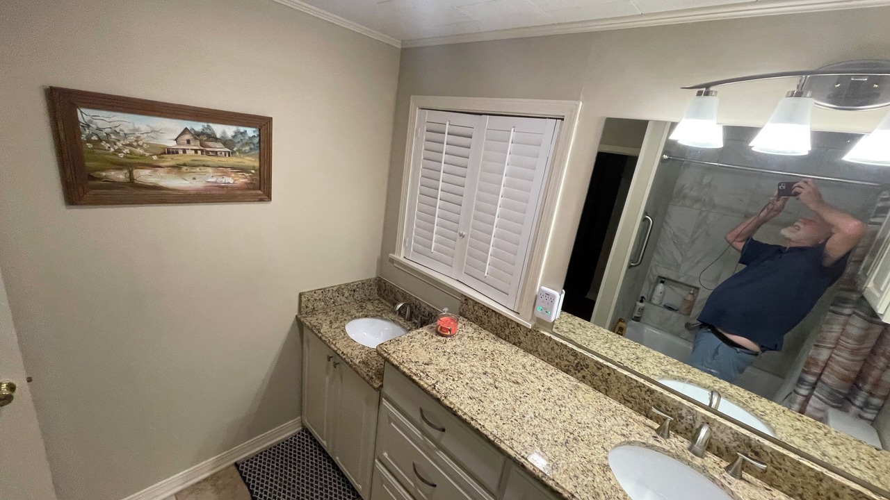 Photo of Bathroom in Effie