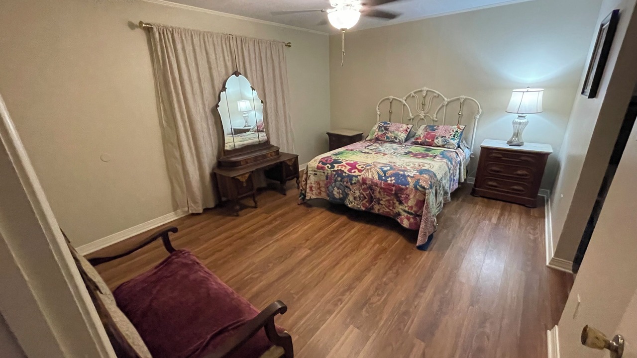 Photo of Bedroom in Effie