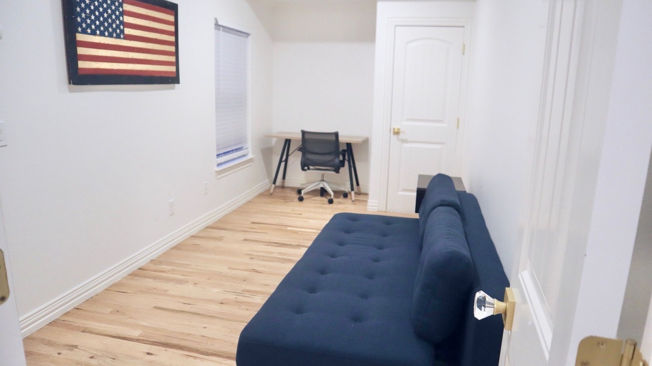Photo of Livingroom in Knox - Henderson