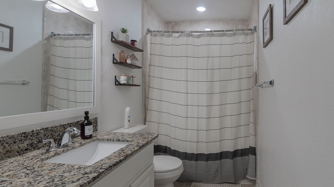 Photo of Bathroom in Highlands - Perkins