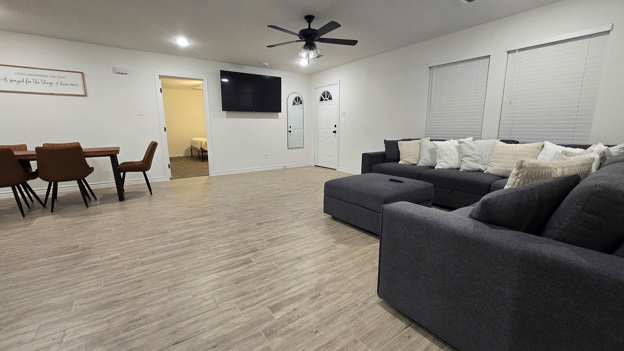 Photo of Livingroom in Poolville