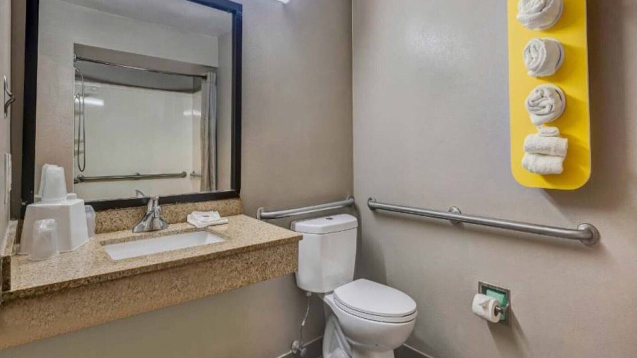 Photo of Bathroom in Balch Springs