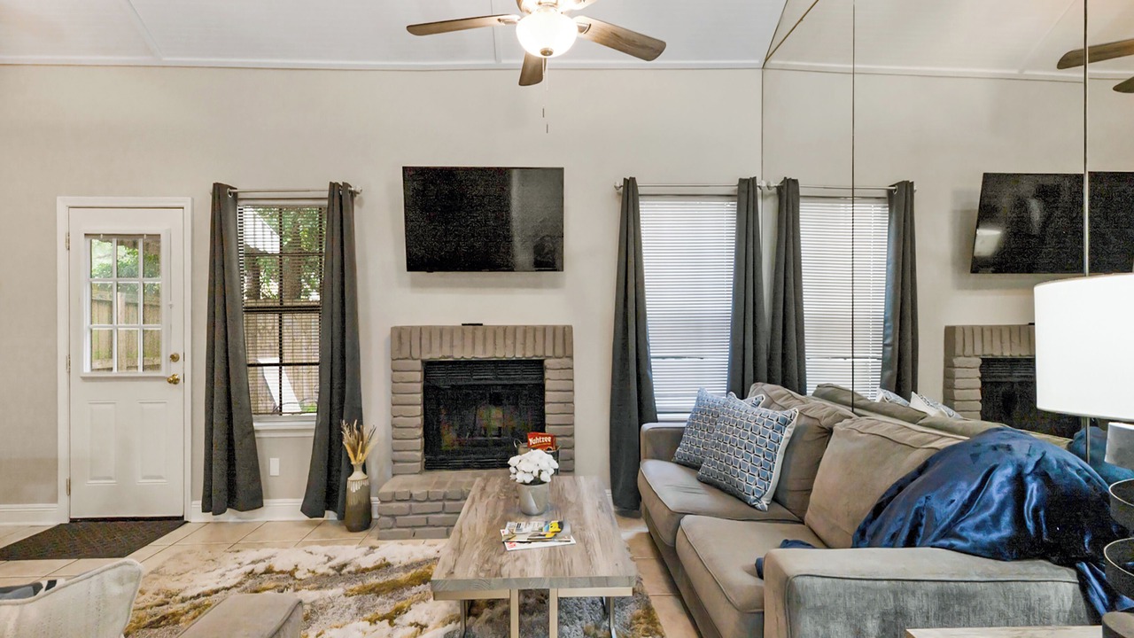 Photo of Livingroom in Lafayette