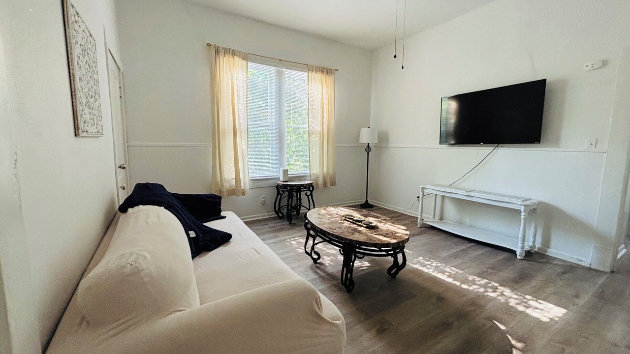 Photo of Livingroom in Highland Historic District