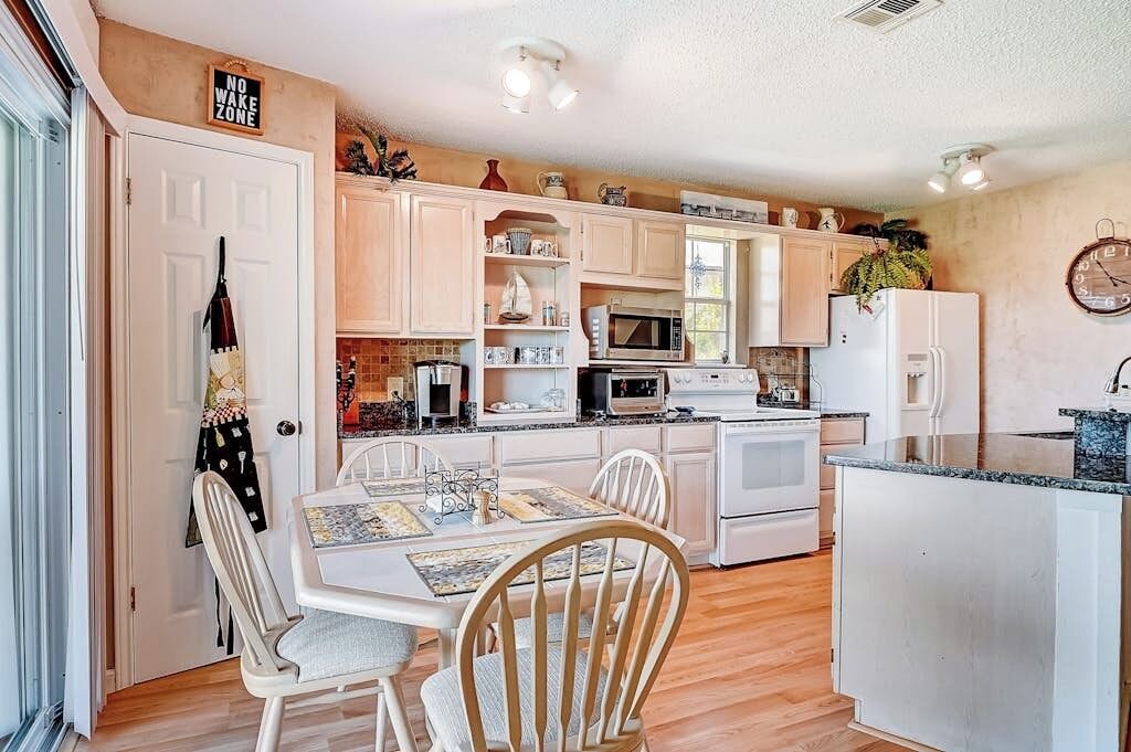 Photo of Kitchen in Point Venture