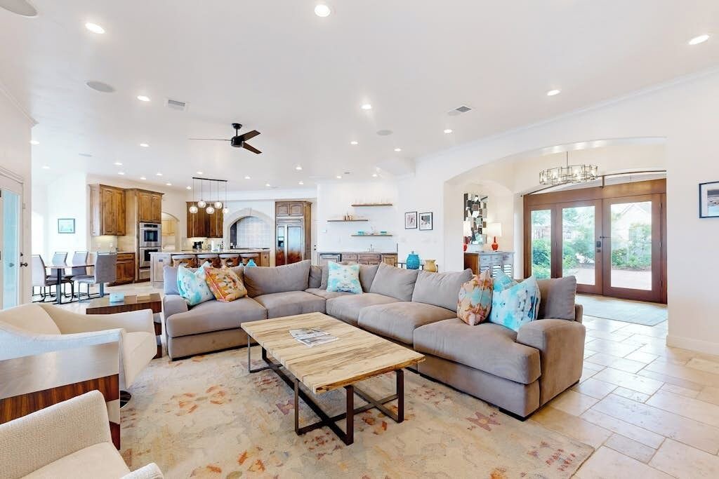 Photo of Livingroom in Horseshoe Bay West