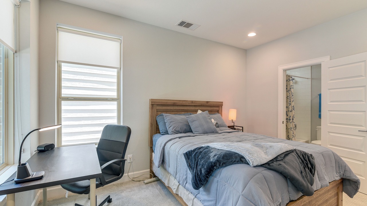 Photo of Bedroom in Midtown