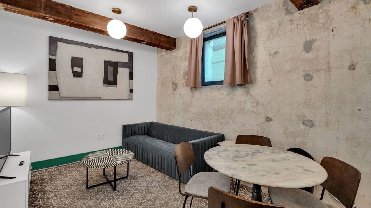 Photo of Livingroom in French Quarter