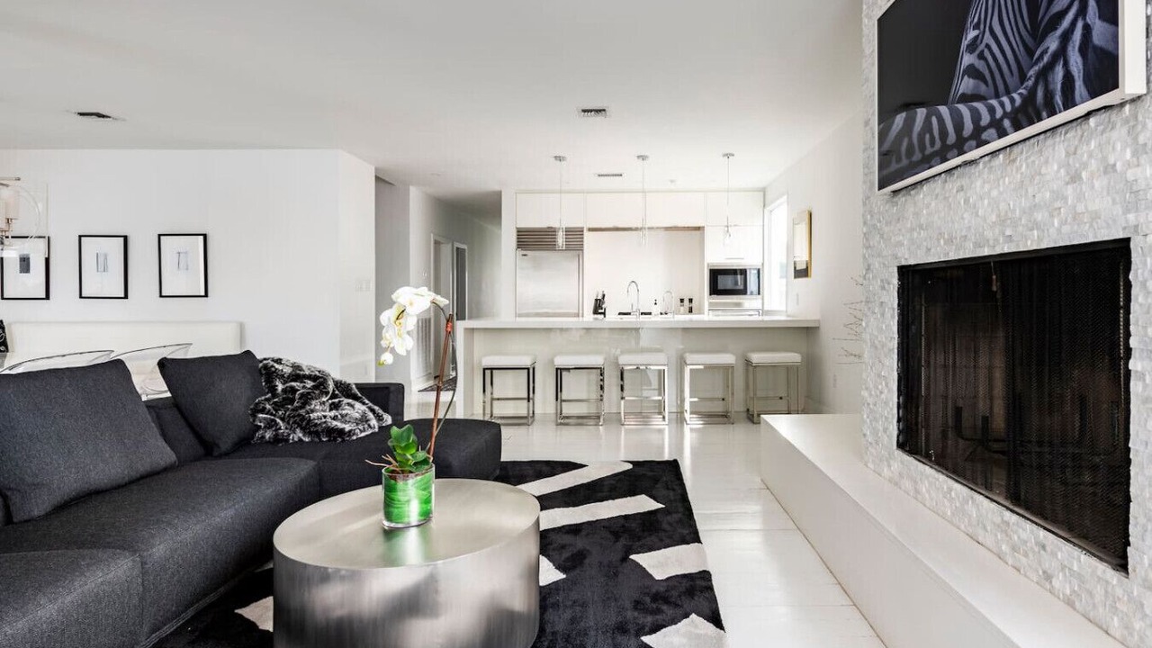 Photo of Livingroom in East Riverside