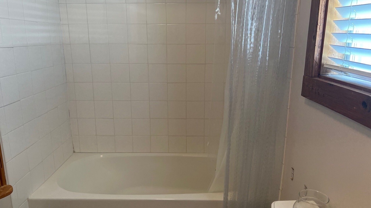 Photo of Bathroom in Cypremort Point