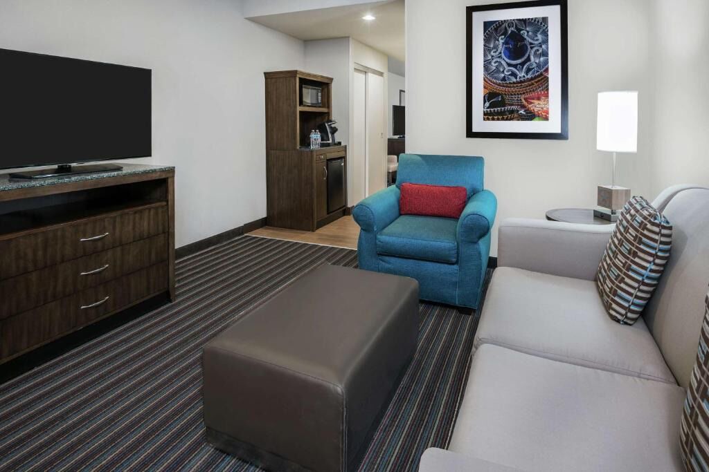 Photo of Livingroom in Far North Central