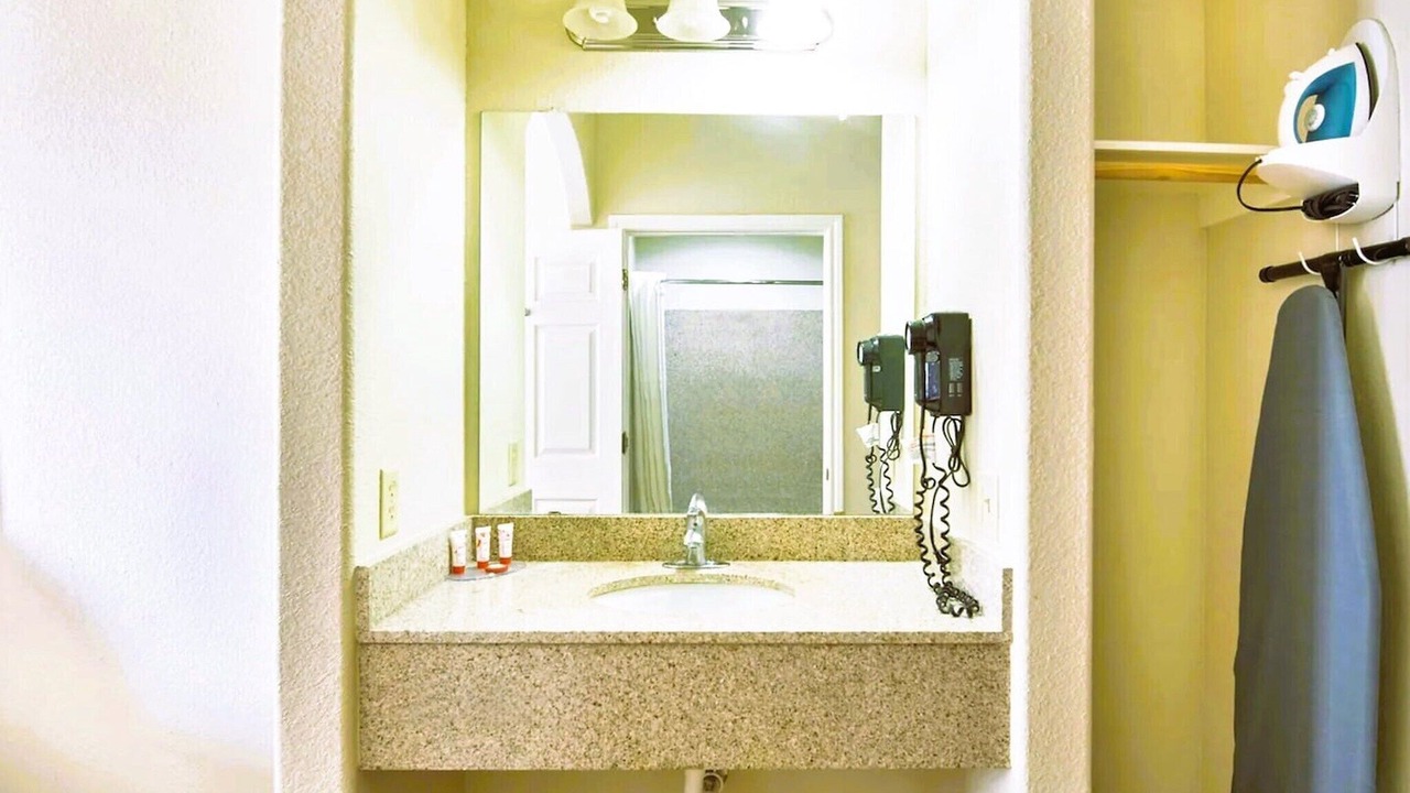 Photo of Bathroom in Clute