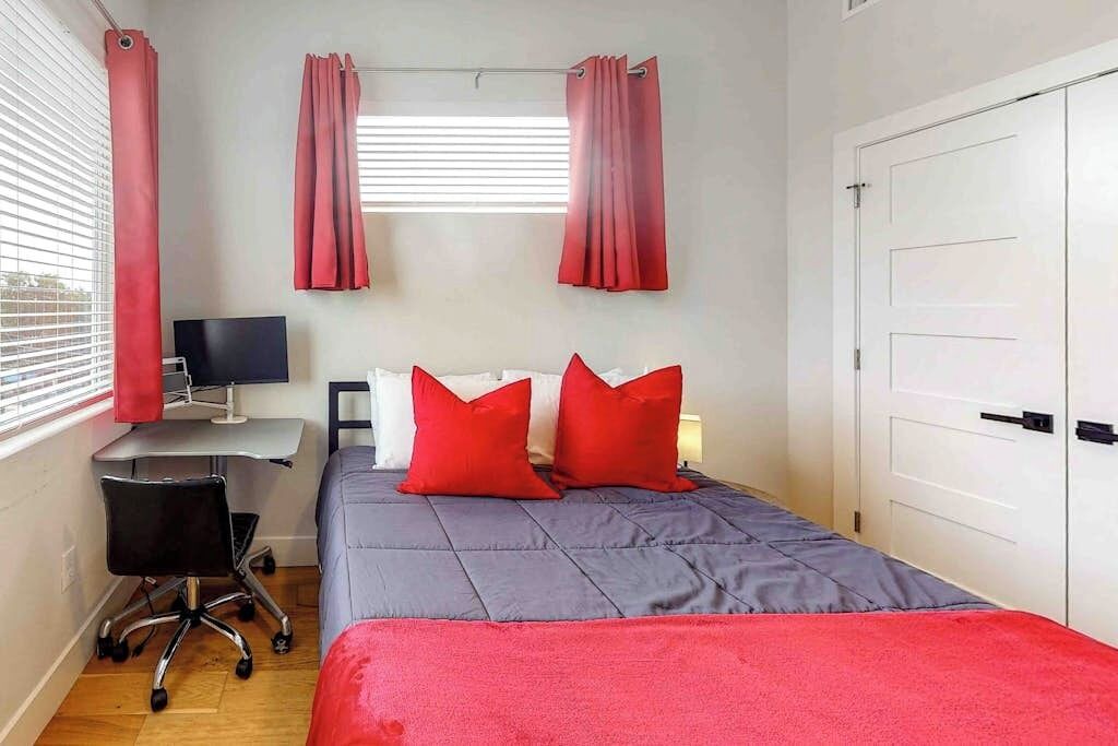 Photo of Bedroom in Foster Heights