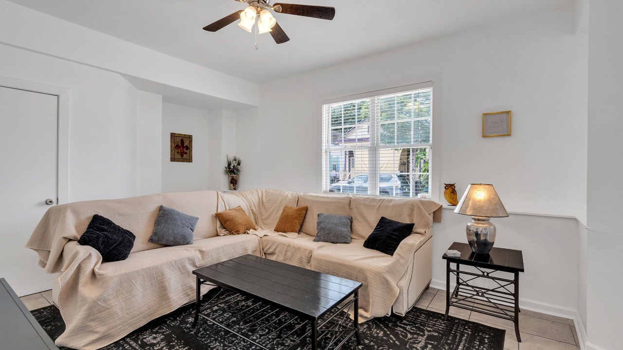 Photo of Livingroom in Central Carrollton Association