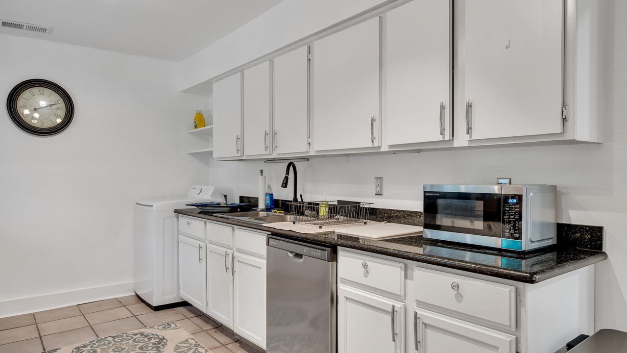Photo of Kitchen in Central Carrollton Association