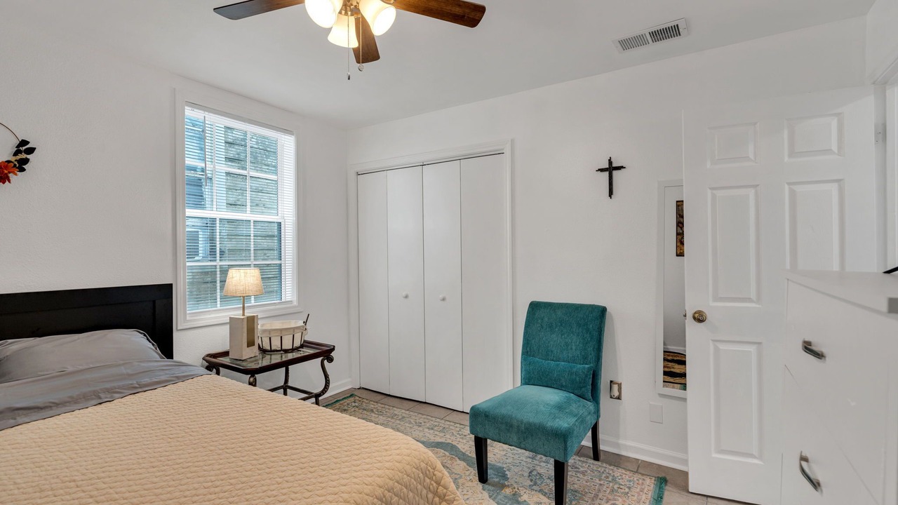 Photo of Bedroom in Central Carrollton Association
