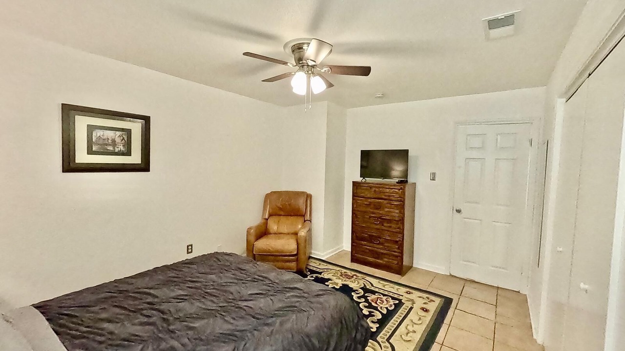 Photo of Bedroom in Central Carrollton Association