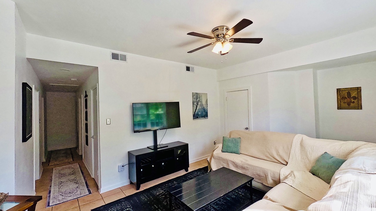 Photo of Livingroom in Central Carrollton Association