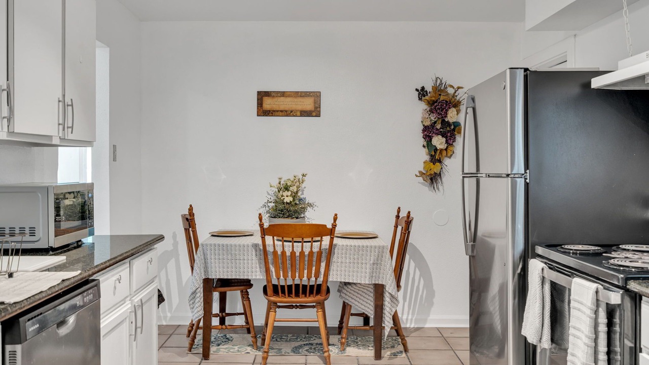 Photo of Kitchen in Central Carrollton Association